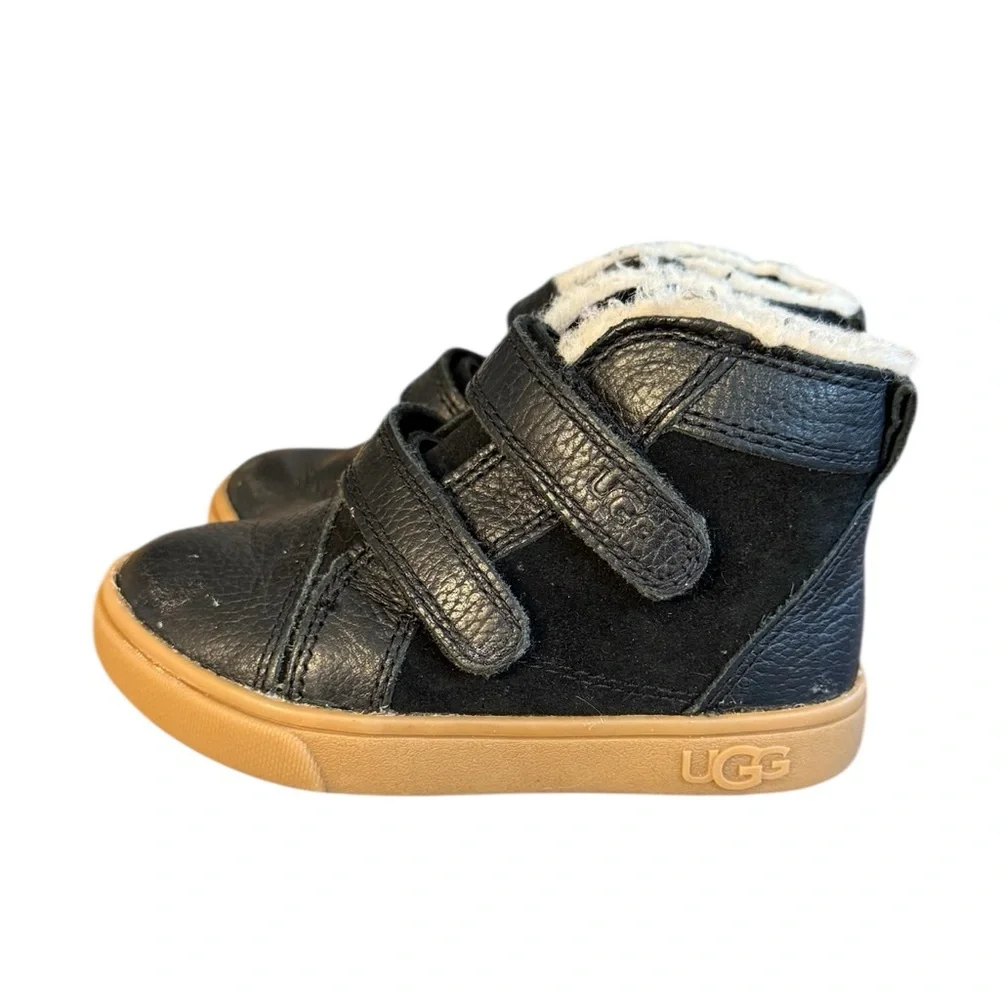 UGG Rennon 2 Trainer’s Children’s Size 7